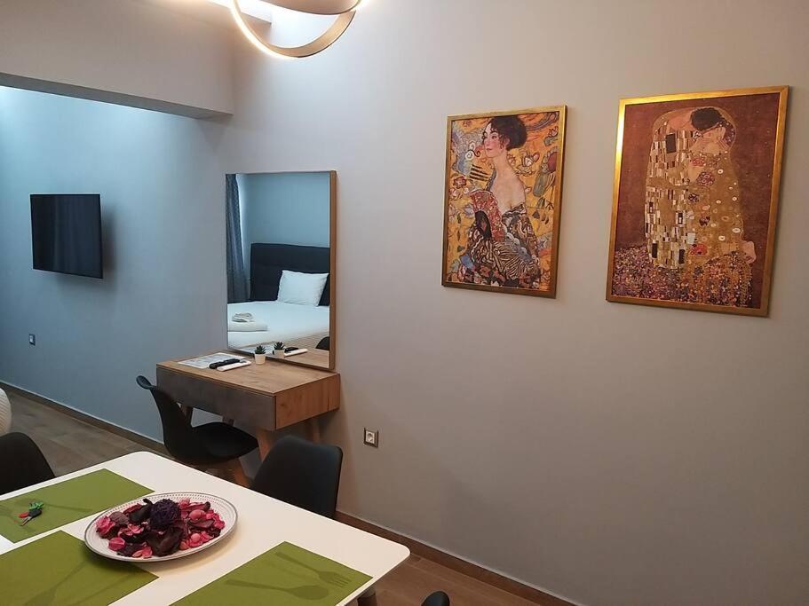 Apartamento Urban House Aiolou Atenas Exterior foto
