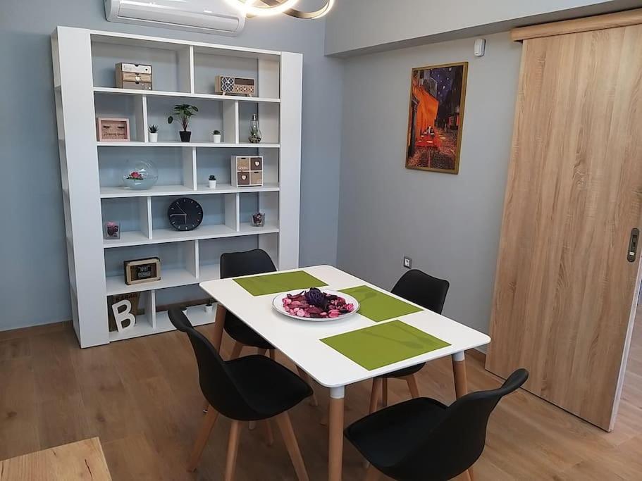 Apartamento Urban House Aiolou Atenas Exterior foto